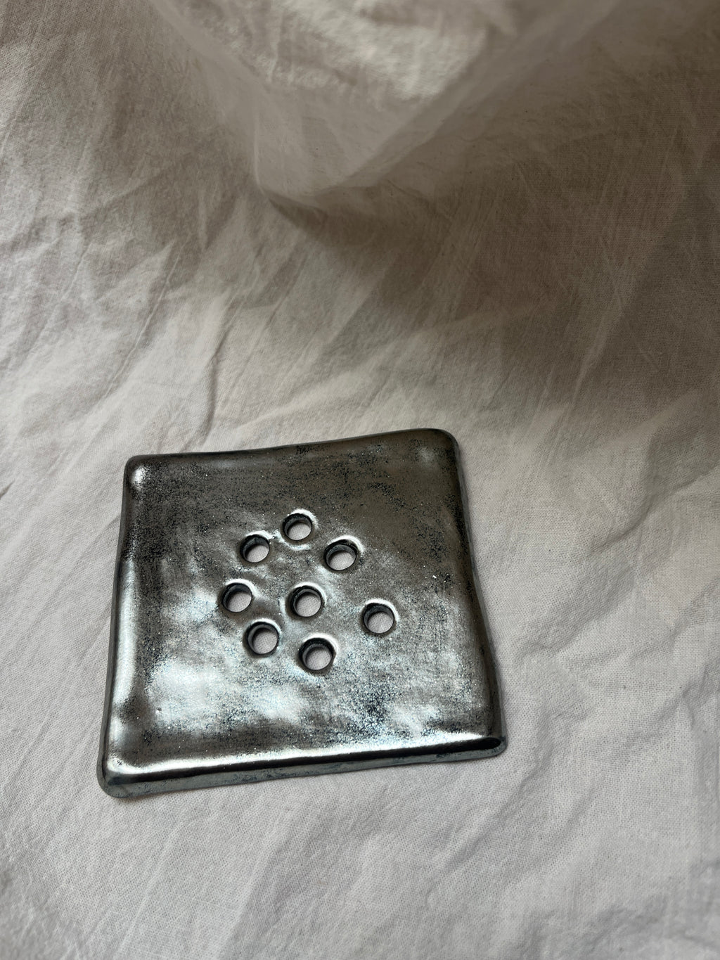 Minimal Frog Bowl Plate